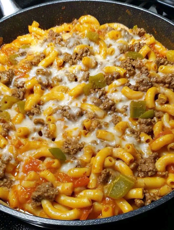 Cheesy Beef and Macaroni Skillet