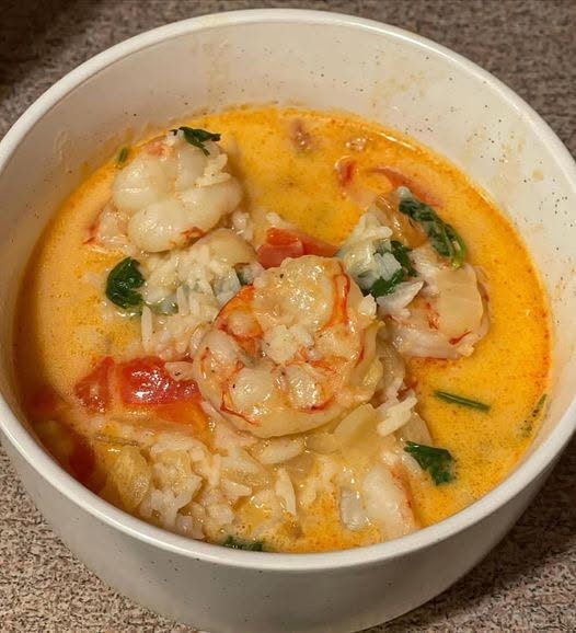 Creamy Thai shrimp soup (Tom Yum style) with shrimp, coconut-red curry broth, rice, and fresh cilantro